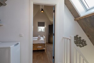 2 habitaciones, muebles diferentes y ropa de cama 