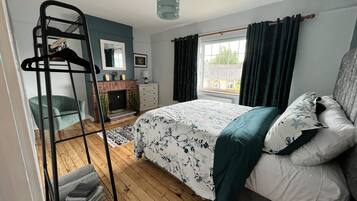 3 bedrooms, desk, iron/ironing board, travel cot