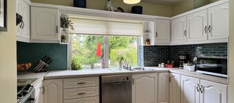 Ennis, 4 minute walk to Downtown