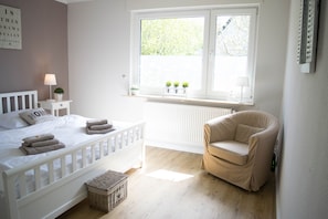 3 bedrooms, iron/ironing board, free WiFi, bed sheets
