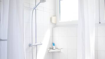 Bruser, hårtørrer, håndklæder, Sæbe