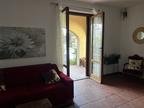 Smart TV, fireplace, books - Villa Fiorita with large garden (Lido di Camaiore)