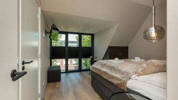Apartment | 2 bedrooms, individually furnished, bed sheets