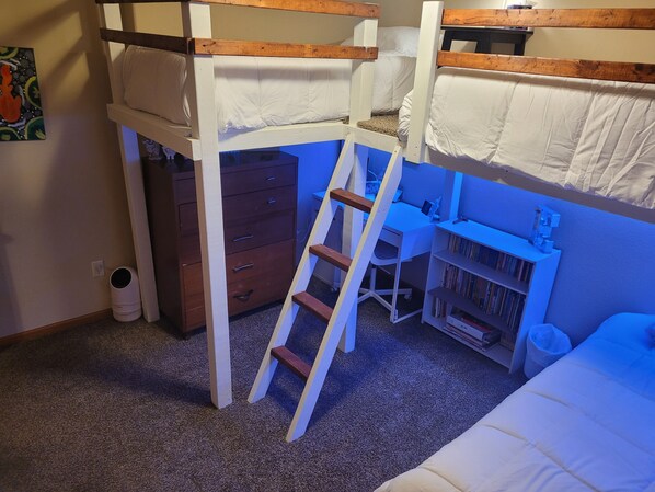 4 quartos, berço de viagem, Wi-Fi de cortesia, roupa de cama