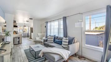 Smart TV, computer monitors