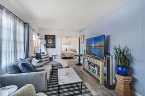 Una Smart TV, una pantalla de ordenador