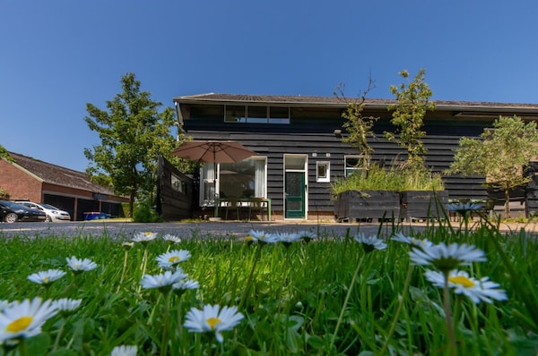 Cozy 4-person Stay At Rustenpolder - Vrouwenpolder