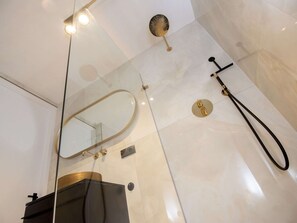 Bathroom - Apartment on the Sneekermeer (Offingawier)