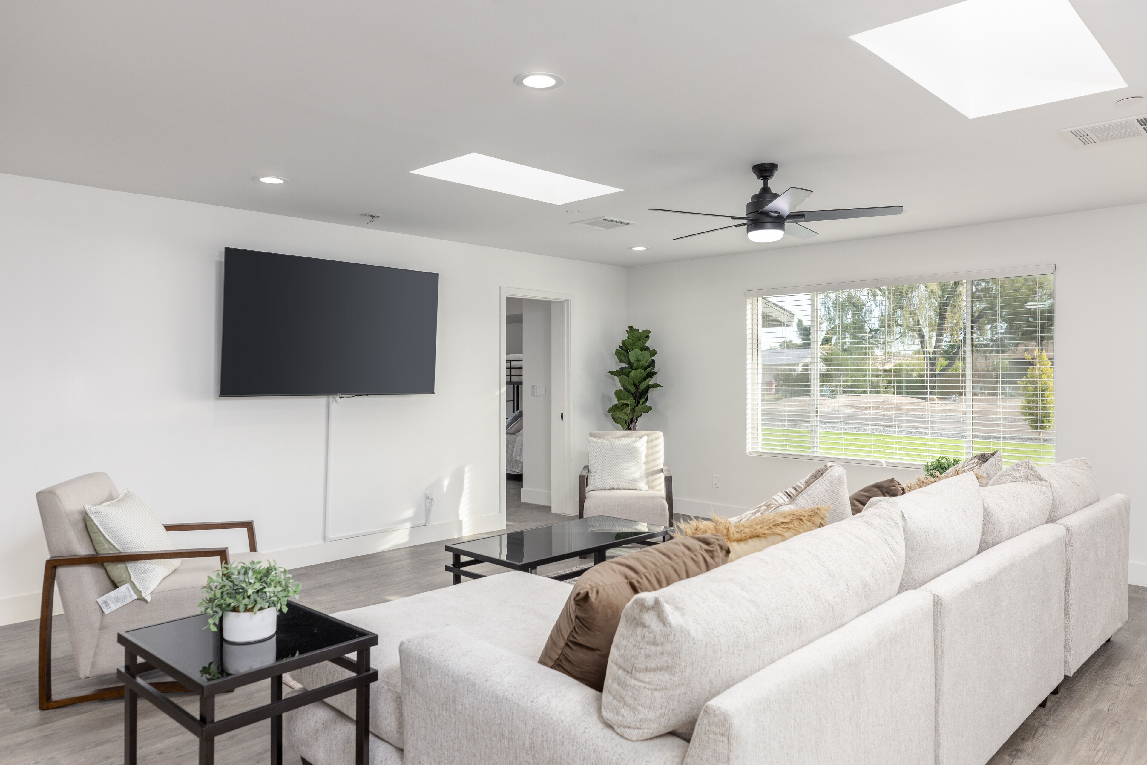 Scottsdale Retreat 9 bedrooms, 12 beds, that sleeps 24!