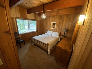 5 bedrooms, WiFi, bed sheets