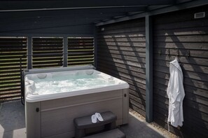 Bañera de hidromasaje exterior