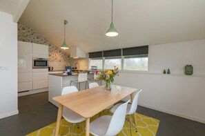 Apartment | Private kitchen - Apartment Near the Beach (Vrouwenpolder)