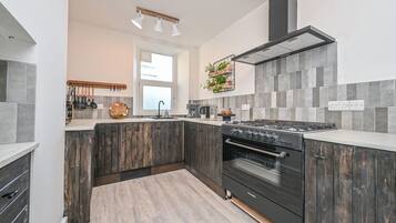 Micro-ondes, four, plaque de cuisson, lave-vaisselle