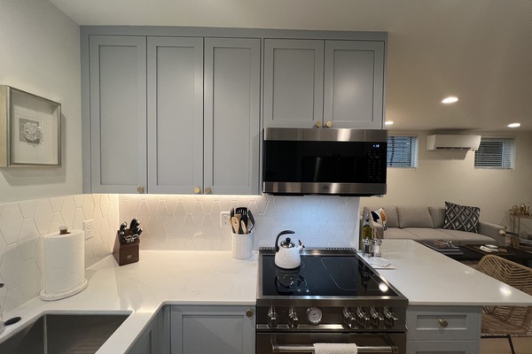 Refrigerador, microondas, horno, placa de cocina