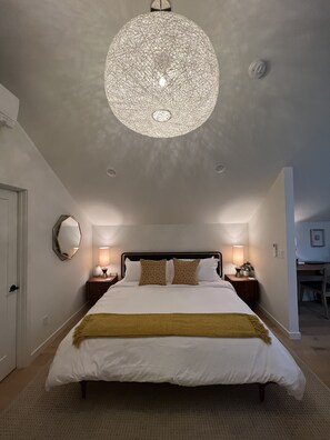 1 bedroom, desk, iron/ironing board, free WiFi - The Green Bee! - Ballard's Green Bungalow (Seattle)