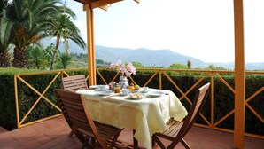 A table set outdoors with a view of mountains. - Pet-friendly Getaway (Centola)
