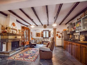 Huis | Woonkamer | Een open haard