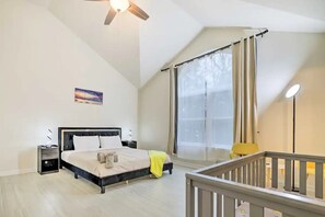 4 soverom, skrivebord, wi-fi (inkludert) og sengetøy