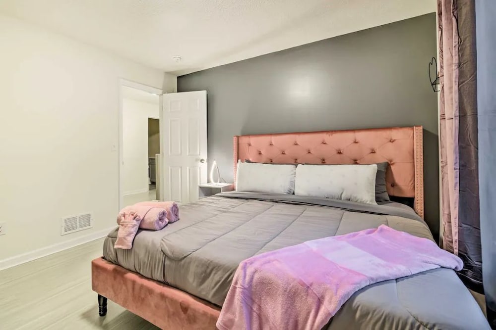 NEW! Pocono Summit Home Game Room & Near Lake! Pocono Summit Vrbo