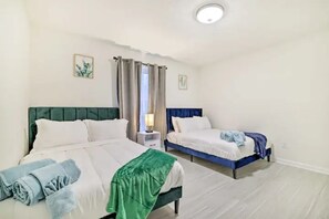 4 bedrooms, desk, free WiFi, bed sheets