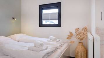 Casa rodante | 2 habitaciones, muebles diferentes y ropa de cama