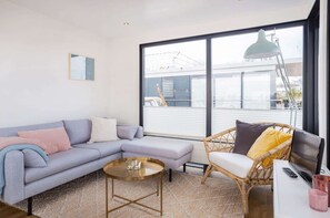 Living room - Houseboat Sneekermeer With Garden and Views (Offingawier)