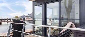 Houseboat Sneekermeer With Garden and Views