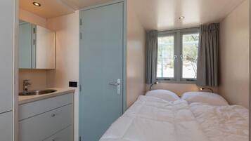 House | 1 bedroom, individually furnished, bed sheets