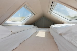 House | 1 bedroom, individually furnished, bed sheets