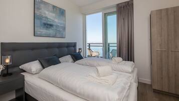 2 bedrooms, bed sheets