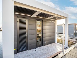 Mobile Home | Reception - Beautiful Houseboat With Shared Pool (Volendam)