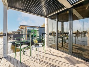 Balcony - Beautiful Houseboat With Shared Pool (Volendam)