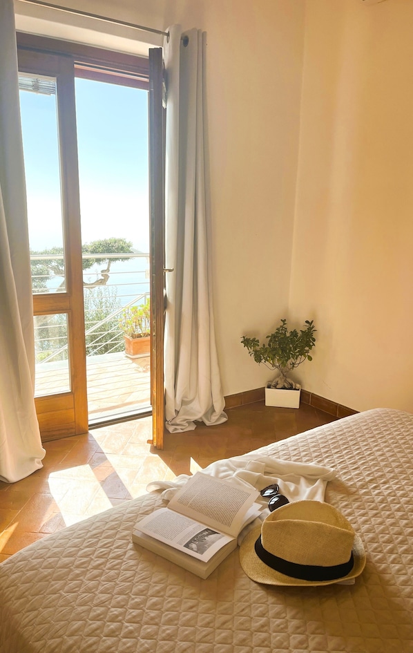 2 slaapkamers, een bureau, een strijkplank/strijkijzer, gratis wifi