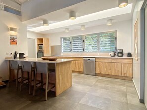 Fridge, microwave, oven, dishwasher - Coco Cannelle Prestige Villa Sea View with infinity pool (Above Grande Anse beach) (DESHAIES)