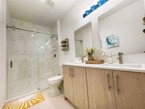 Bathroom - Sunset Haven: Beach Isle House FL Keys MIA Marina (Homestead)