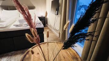 Comfort-Doppelzimmer, mit Bad (Zimmer "petite"-Haupthaus) | 1 Schlafzimmer