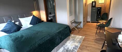 Classic-Doppelzimmer, mit Bad (Zimmer Remise) | Zimmerausstattung