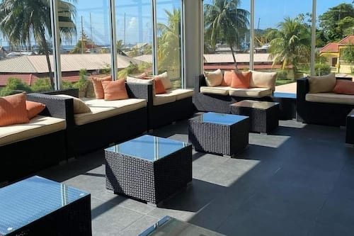 3 bars/lounges, poolside bar