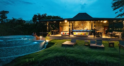 Alaya Yoga & Surf & Retreat