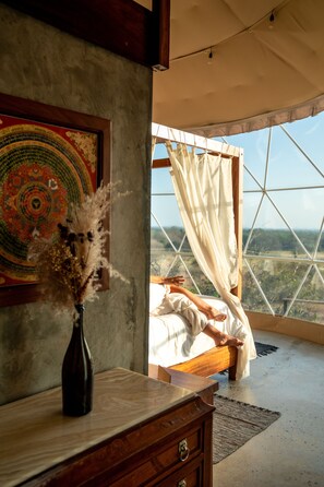 In-room safe, free WiFi, bed sheets - Alaya Yoga & Surf & Retreat (Canas)