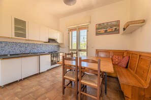 Nhà | 2 phòng ngủ, trang bị nội thất với thiết kế riêng biệt