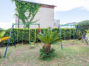 Villa | Garden