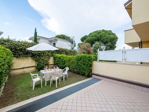 Villa | Garden