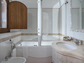 Apartment | Badezimmer