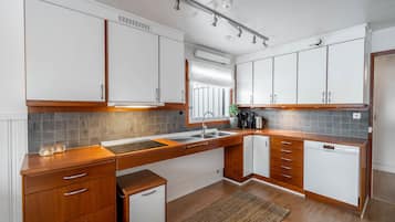 Refrigerador, microondas, horno y lavavajillas