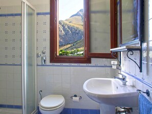 House | Bathroom | Shower - Belvilla by OYO Pleasant Holiday Home With Garden (San Vito Lo Capo)
