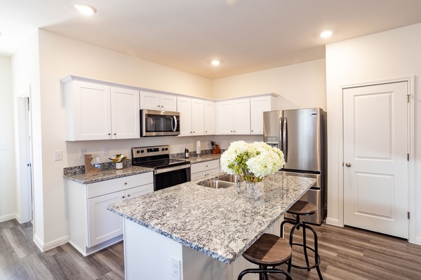 Frigorifero, microonde, forno, piano cottura