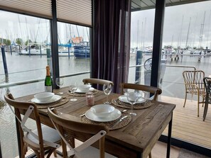 Mobile Home | Dining - Luxury Houseboat in Volendam Marina (Volendam)