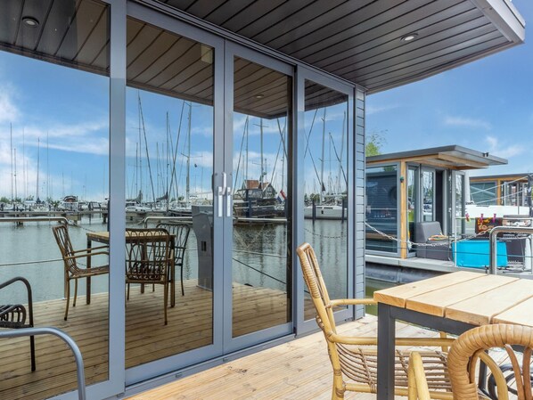 Mobile Home | Dining - Luxury Houseboat in Volendam Marina (Volendam)