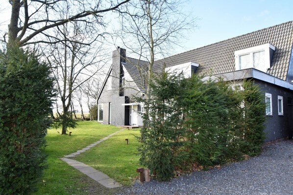 Villa | Exterior